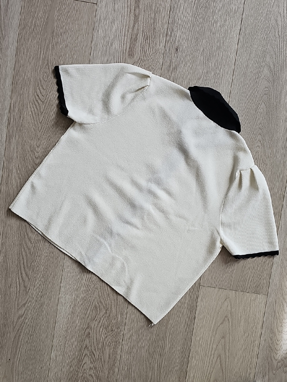 Laundry by Shelli Segal Scallop Detail Button Down Short Sleeve Sweater Blouse - Picture 13 of 16